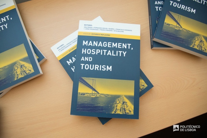Livro "Management, Hospitality and Tourism"
