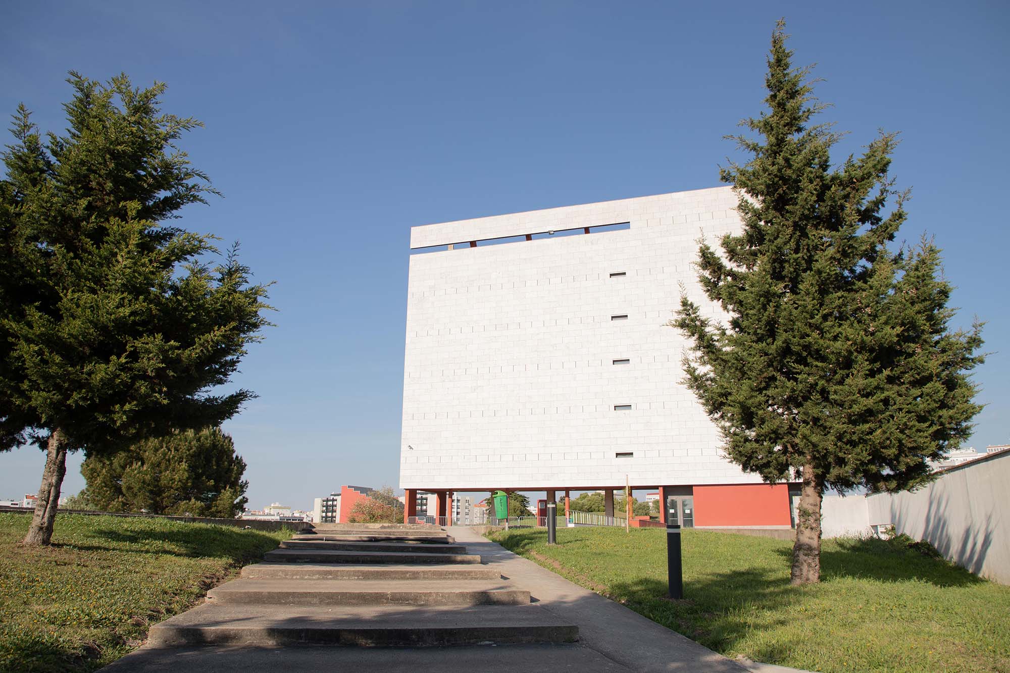 escola superior de comunicação social