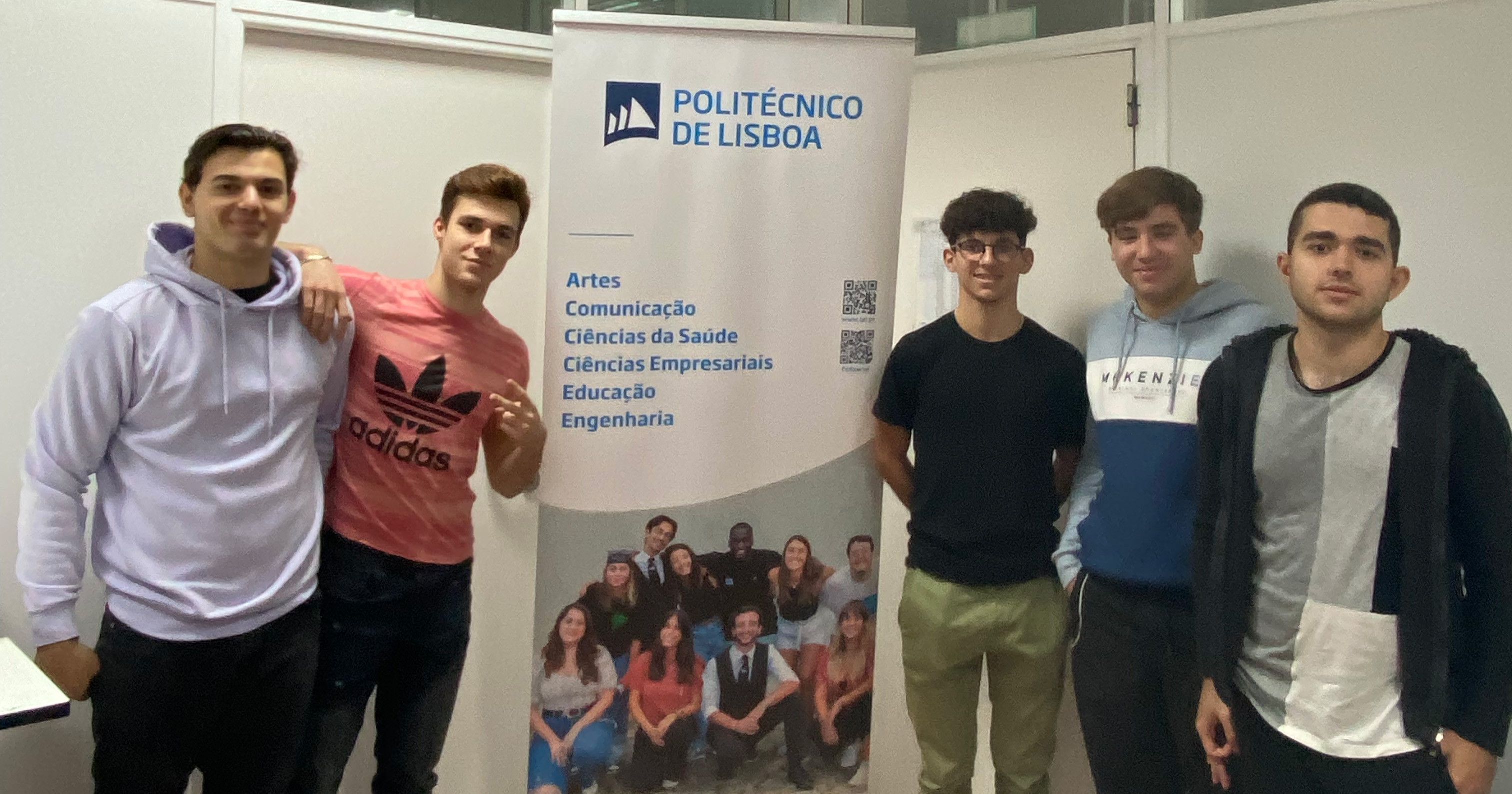 estudantes da escola profissional bento de jesus caraça 