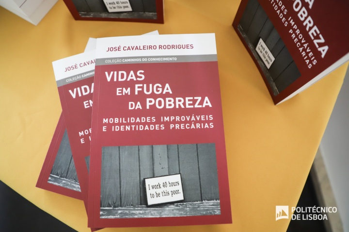 Livro "Vidas em fuga da pobreza"