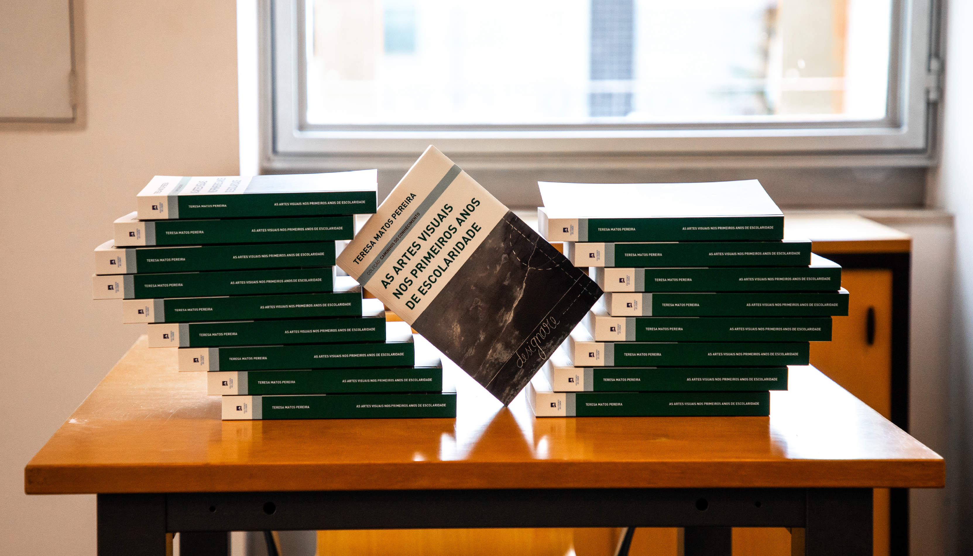 “As artes visuais nos primeiros anos de escolaridade” na Coleção Caminhos do Conhecimento