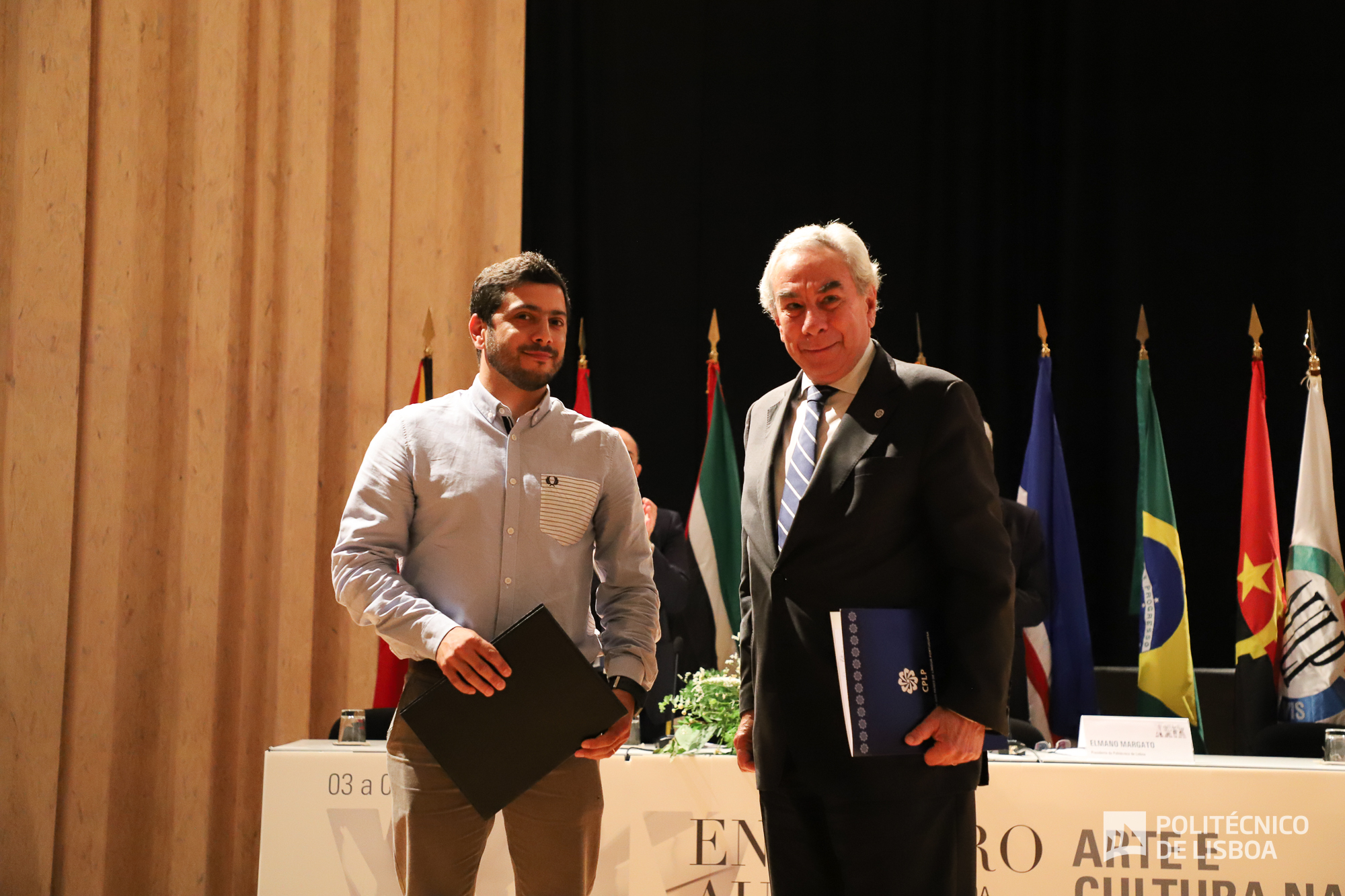 Francisco Ribeiro Telles, secretário executivo da Comunidade dos Países de Língua Portuguesa e Rui Manuel da Silva, vencedor do Prémio Fernão Mendes 2019