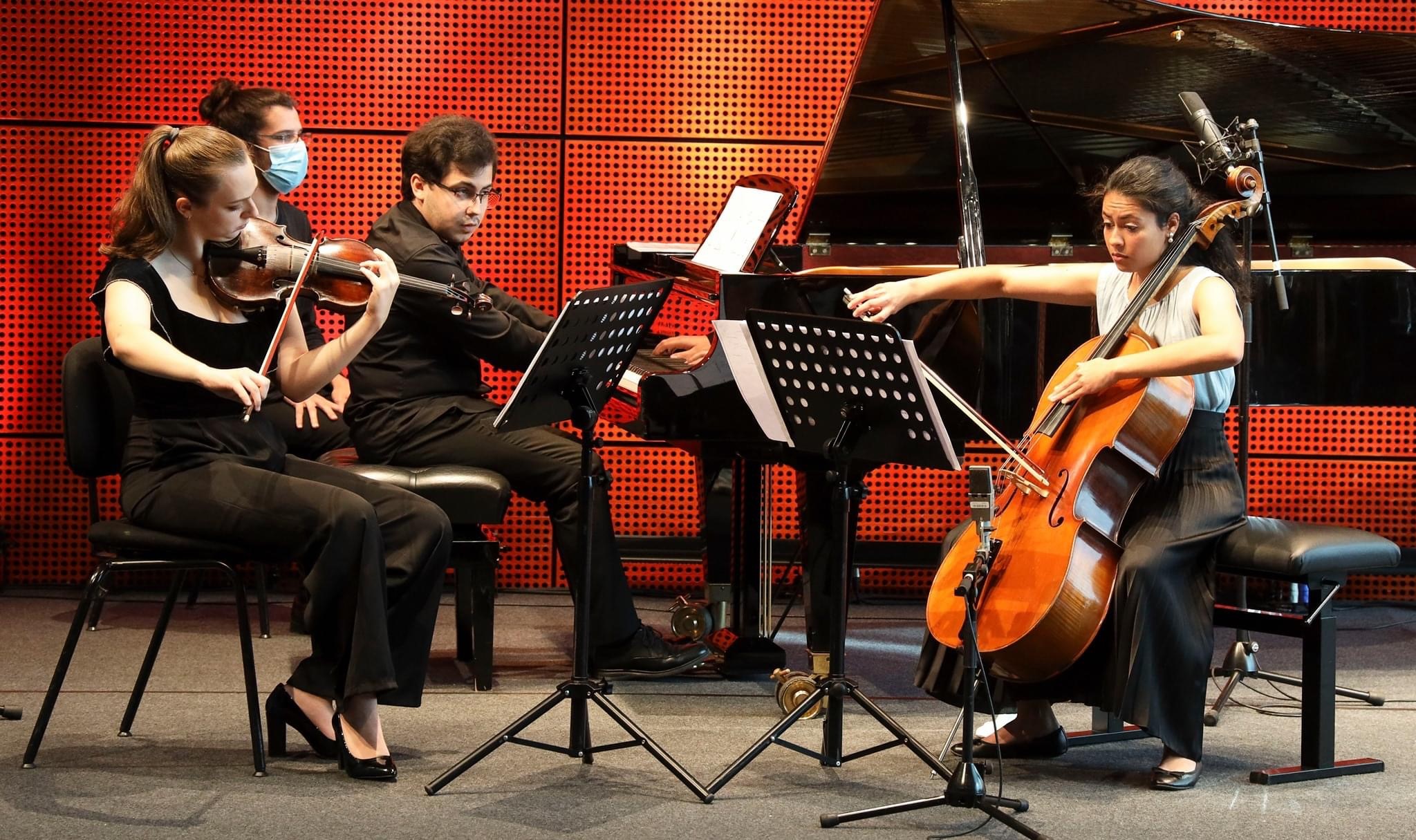 imagem de quatro músicos a tocar na Casa da Música