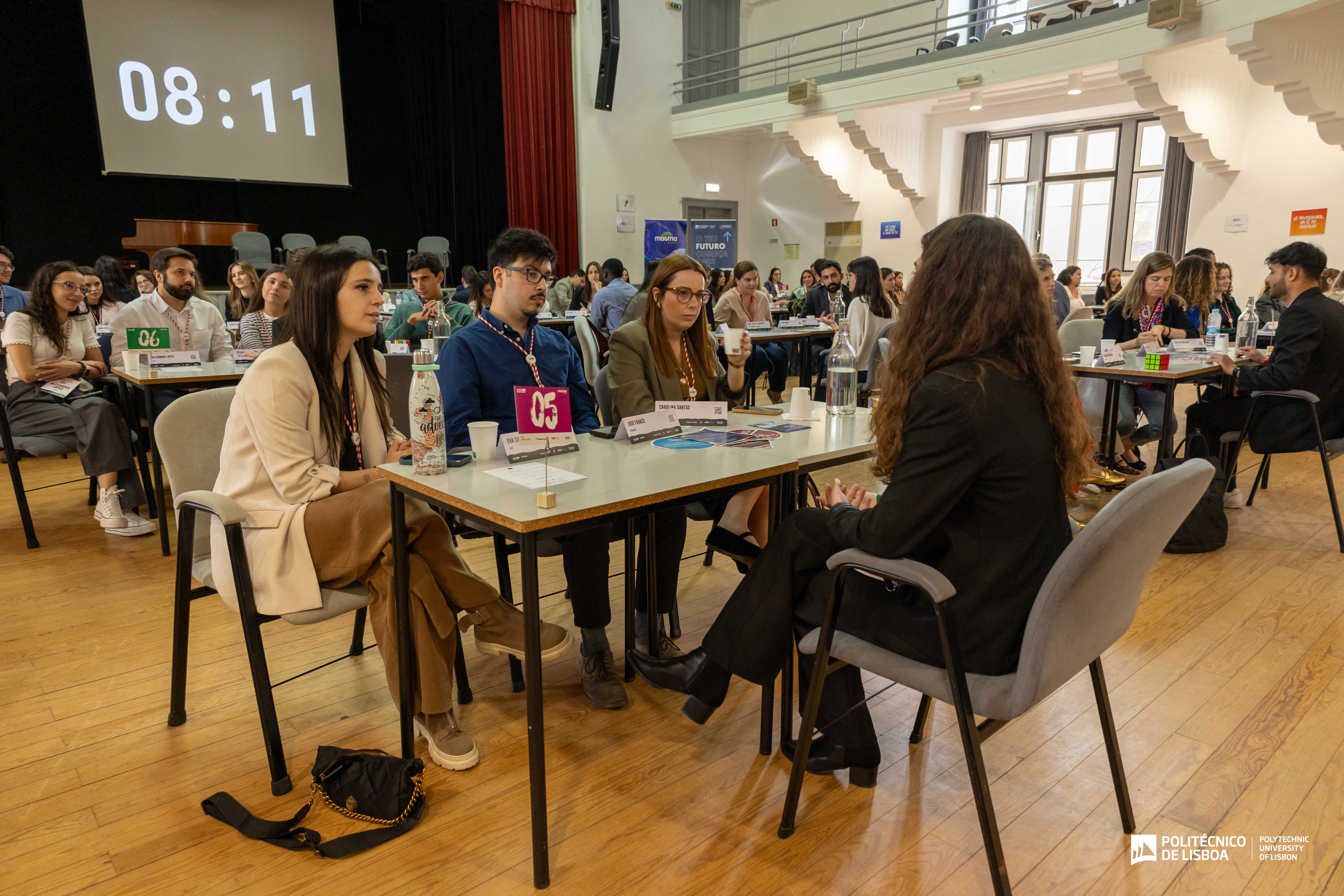 Apresentação dos participantes a seis profissionais de várias empresas participantes no Talent Bootcamp IPL 2025