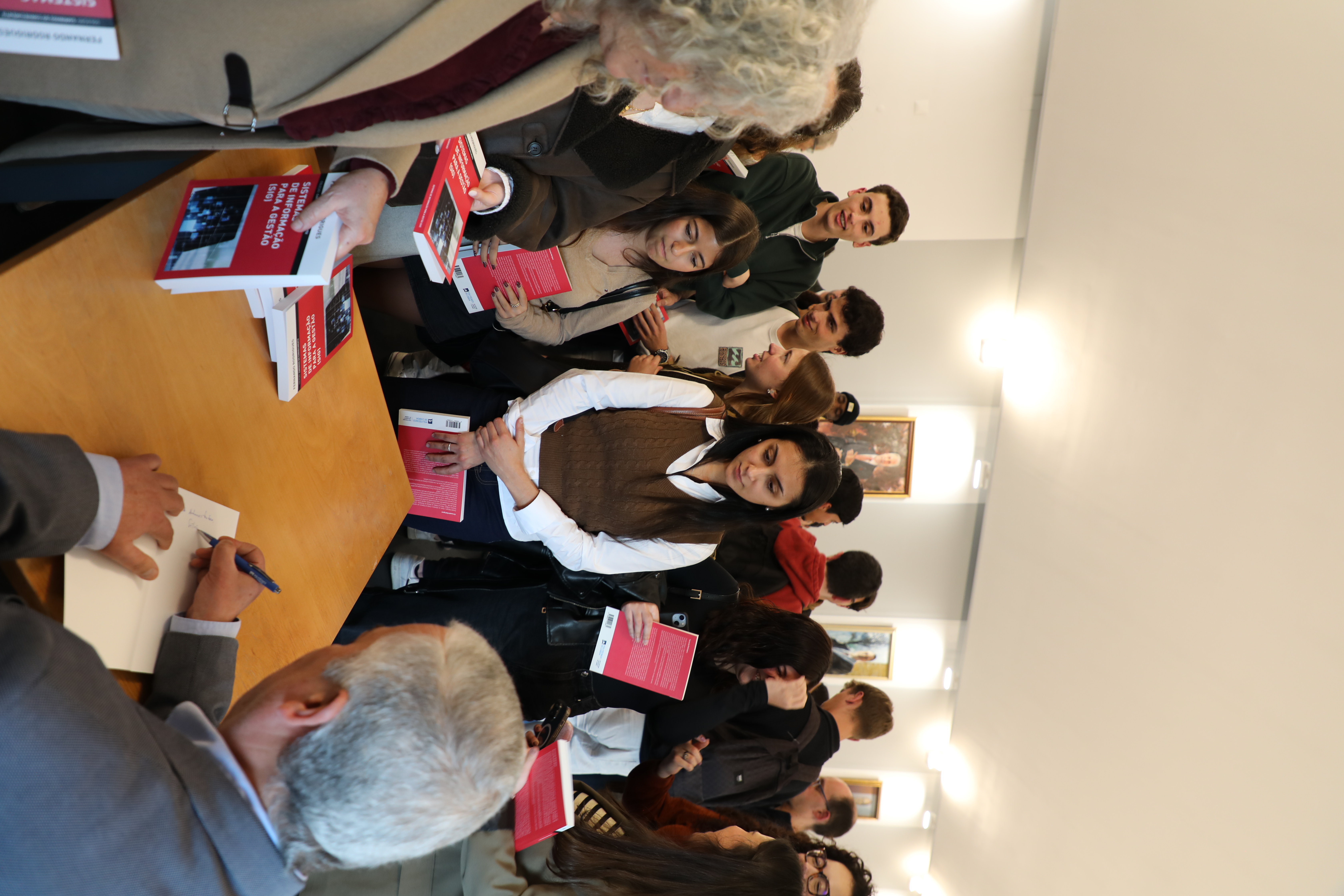 Sessão de Autográfos Pôs Lançamento