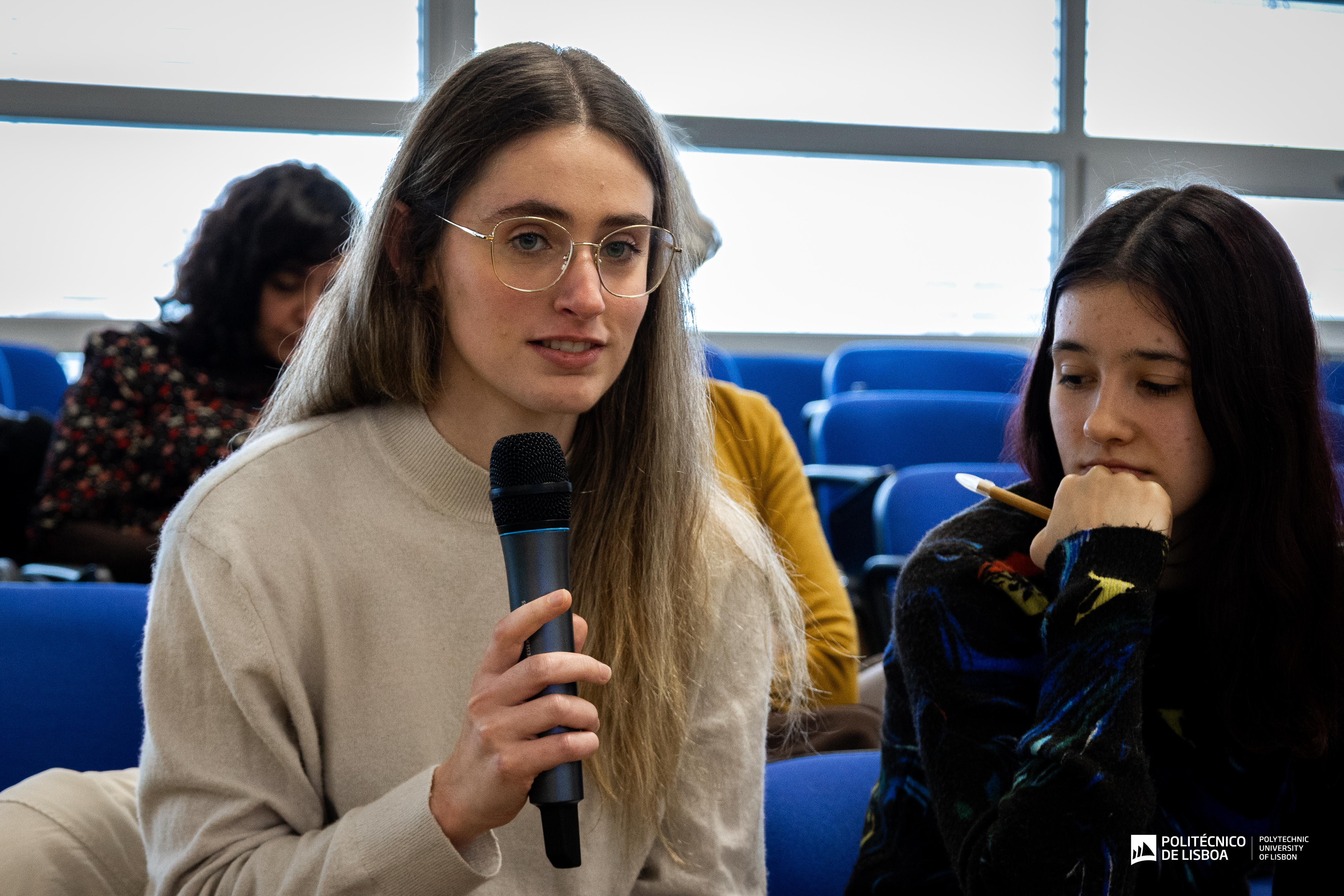 Estudante a participar