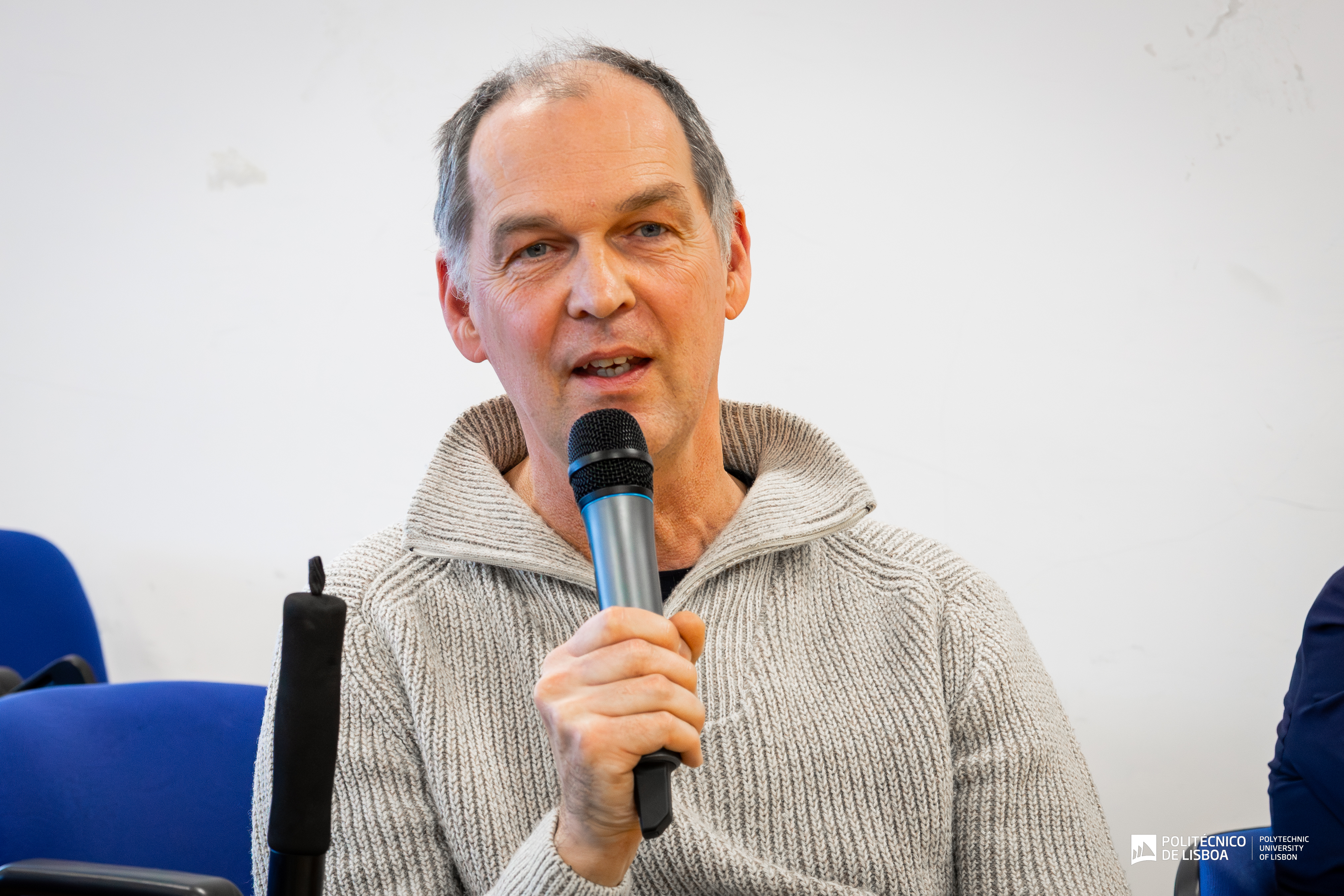 Docente a participar