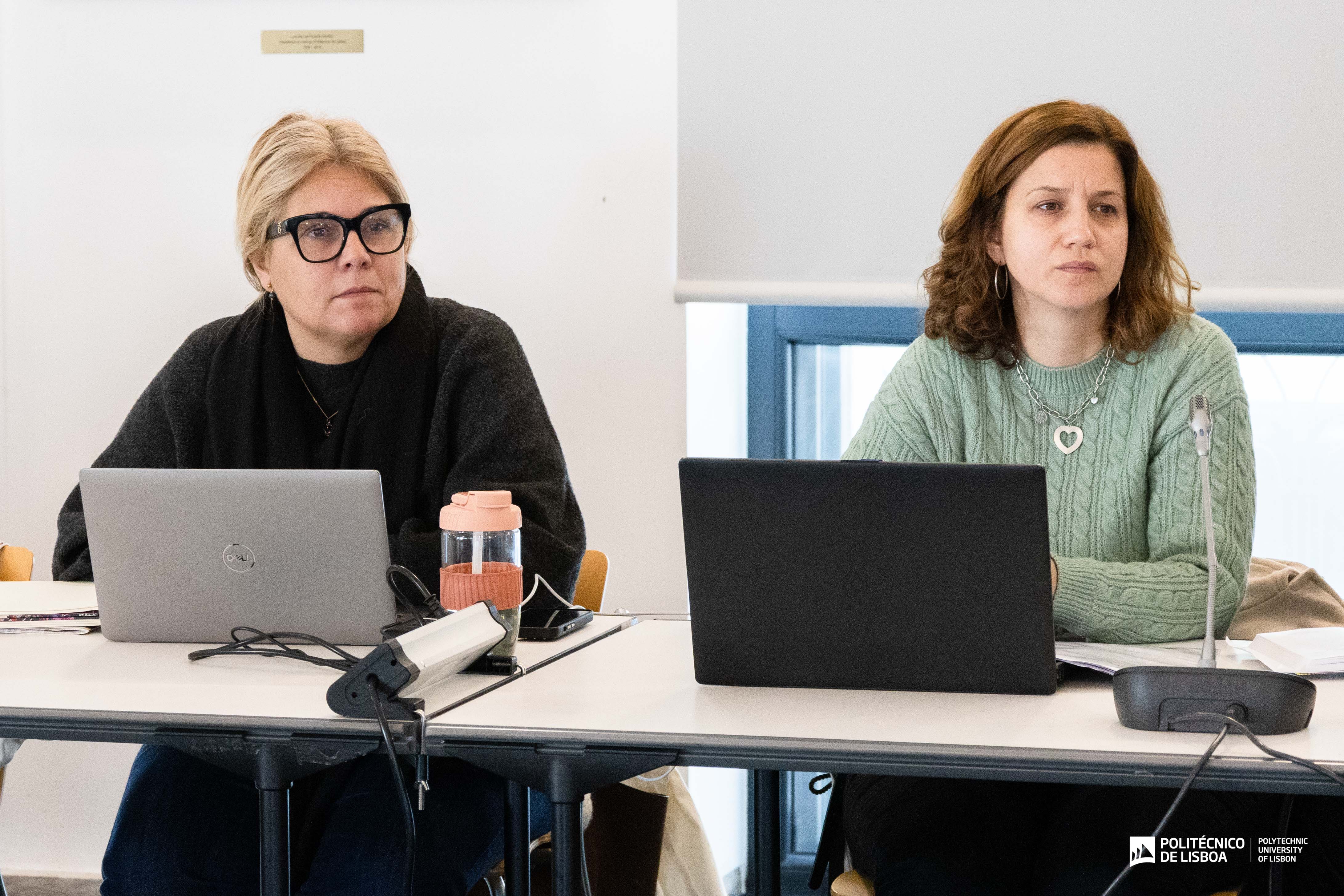 foto de 2 representantes de Institutos superiores na reunião