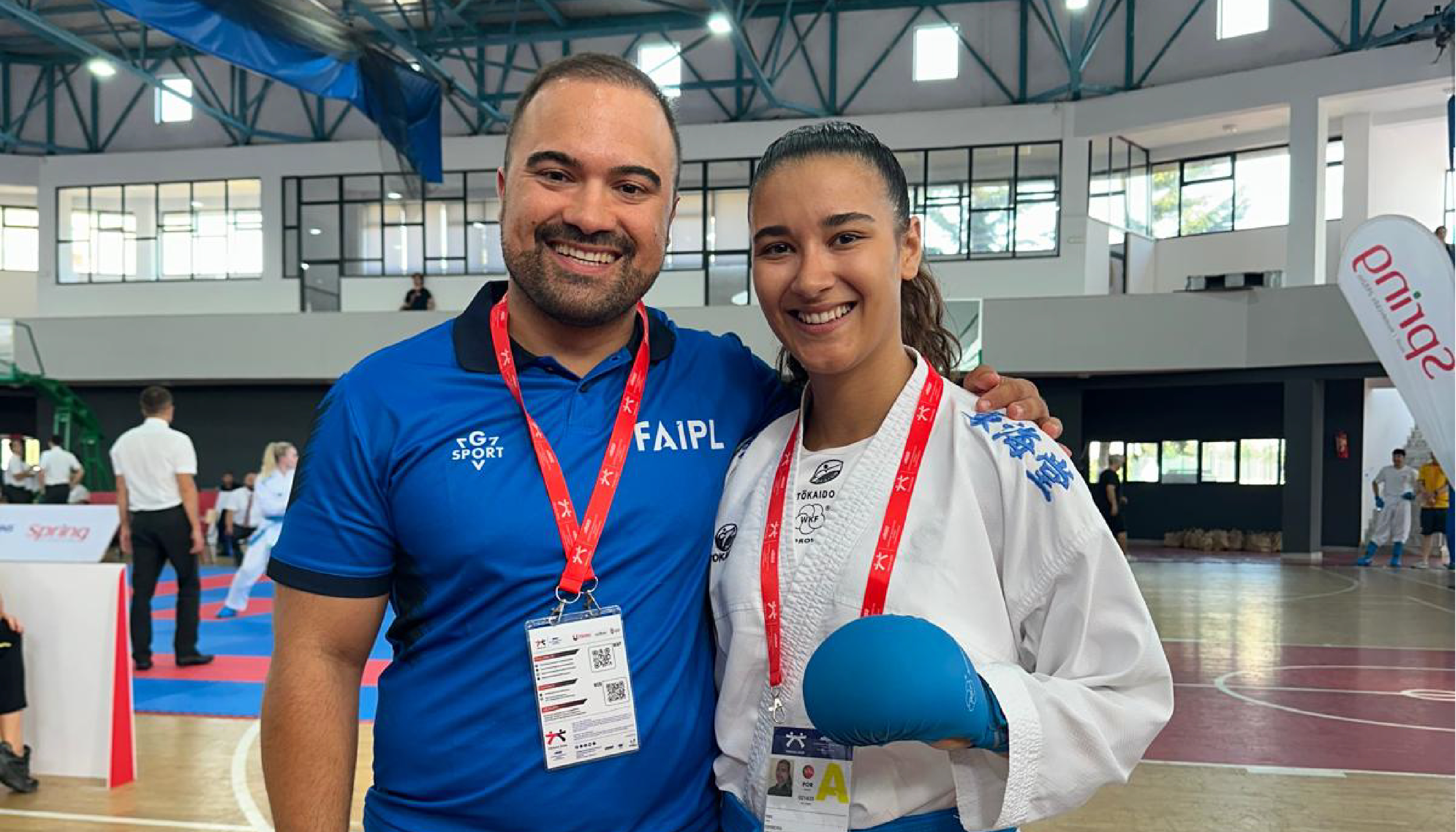 Estudante-atleta Laura Santos e o seu Treinador