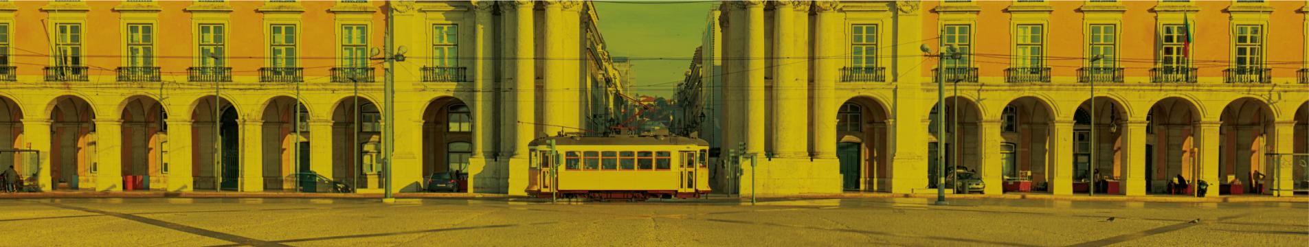 imagem do arco do Rossio com o elétrico a passar