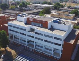 Imagem aérea da fachada de um dos edifícios do ISEL