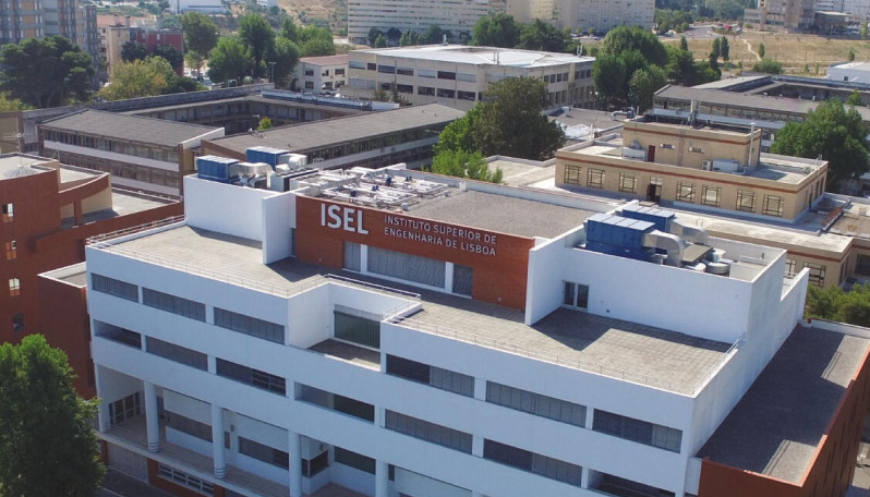 Imagem aérea da fachada de um dos edifícios do ISEL