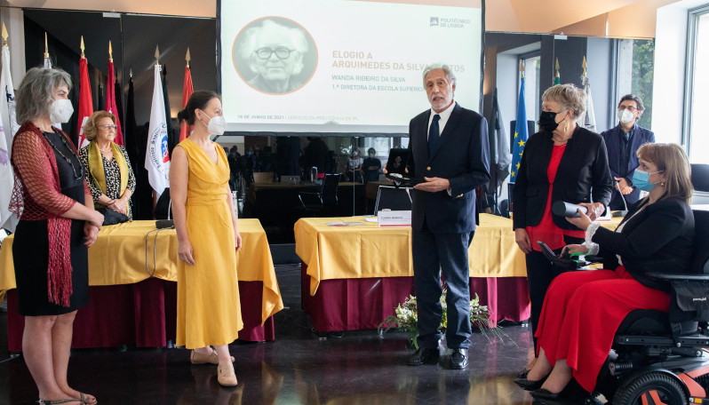 As filhas do homenageado Graça Duarte Santos e Luísa Duarte Santos receberam a medalha