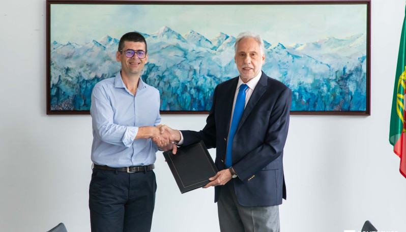 Adélio Carneiro assume direção da ESML