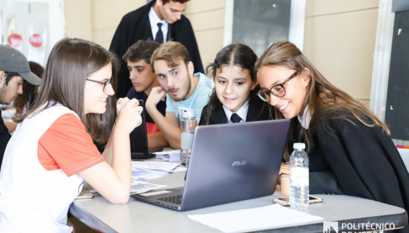 Alunos IPL ao computador