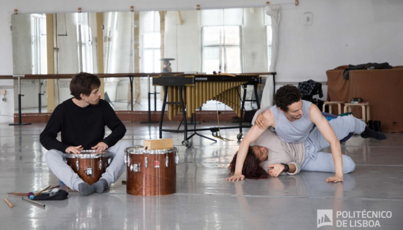 Estudantes da Dança e da Música nos Estúdios Victor Córdon