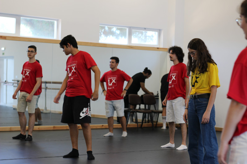 Grupo de participantes da Academia Politécnico LX no estúdio B1 da ESD