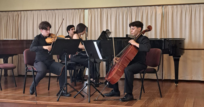 Trio Âmbar