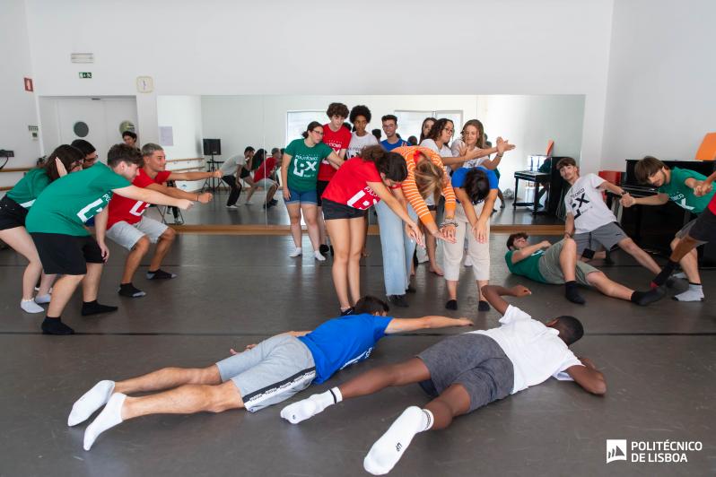Participantes da Academia Politécnico Lx na Companhia de Dança de Almada