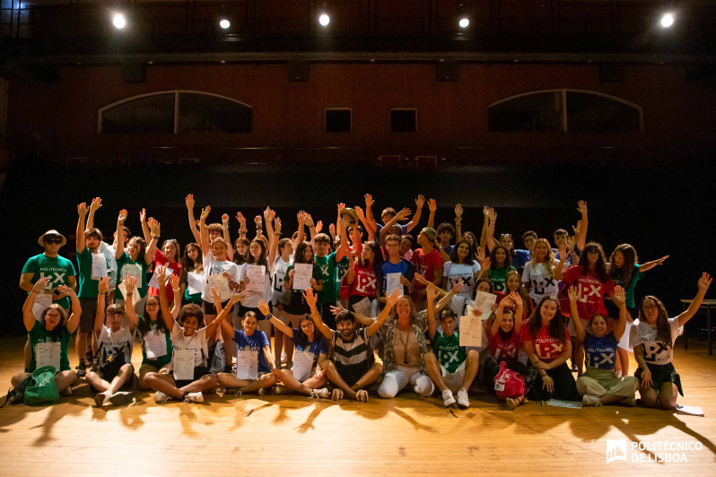 Participantes da Academia Politécnico Lx no workshop de voz e corpo realizado na ESTC