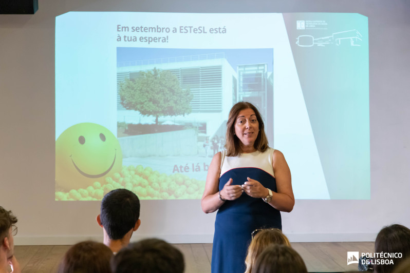 Beatriz Fernandes, presidente da ESTeSL com os participantes da Academia Politécnico Lx 