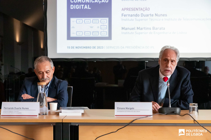 Elmano Margato no lançamento do livro "Sistemas de Comunicação Digital"