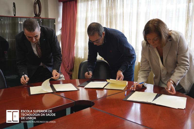 Miguel Brito, Graciano Pulo, Beatriz Fernandes na assinatura do novo centro de investigação
