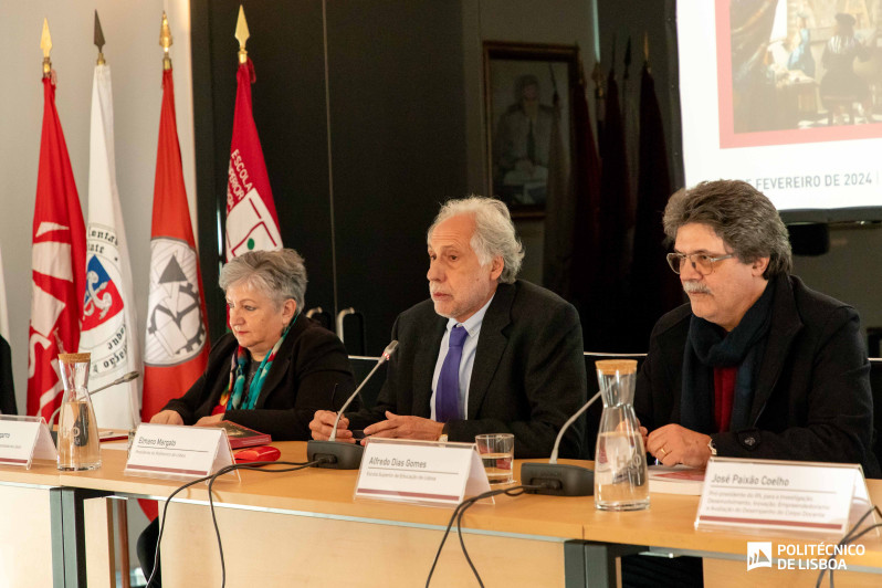 Novo lançamento da coleção Caminhos do Conhecimento aborda Práticas e Conceções da História e da Didática da História