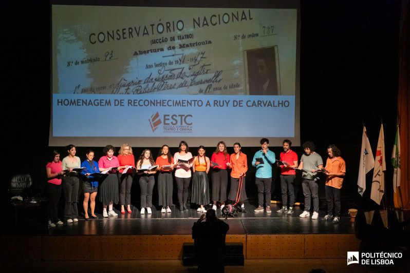 Coro da ESTC na homenagem da ESTC a Ruy de Carvalho