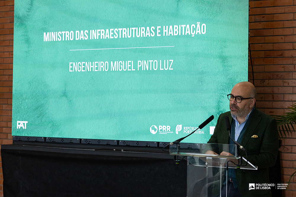 Ministro das Infraestruturas e Habitação, Miguel Pinto Luz na cerimónia de lançamento da primeira pedra da Residência ISEL Carbono Zero