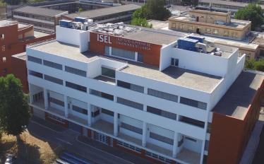 Imagem aérea da fachada de um dos edifícios do ISEL