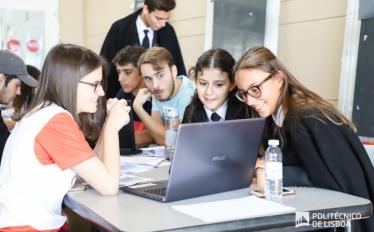Alunos IPL ao computador