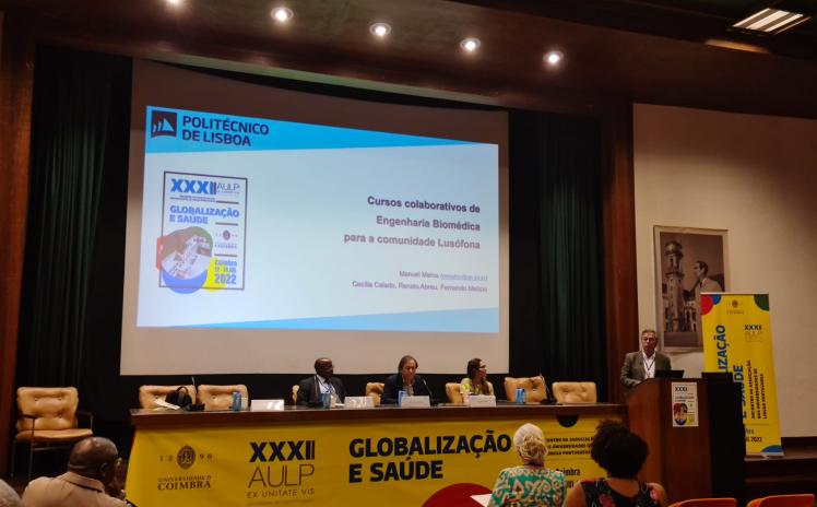 foto de pessoas num encontro com apresentação de comunicações 