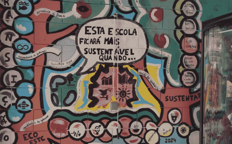 mural pintado por estudantes da esta