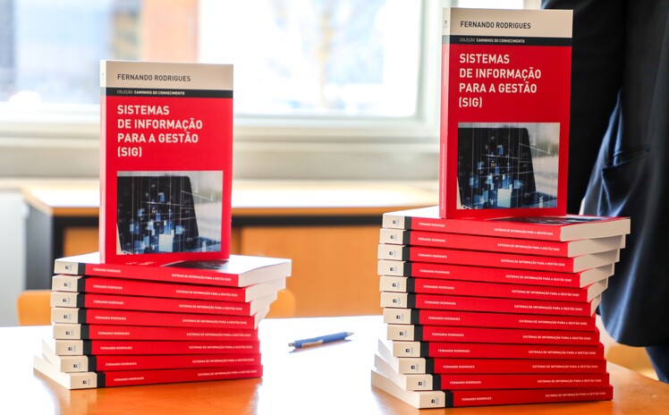 Sistemas de Informação para a Gestão (SIG) em livro